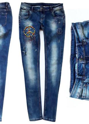 Яркие стильные джинсы в этническом стиле от moozar jeans .