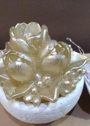 Шикарна перламутрова з золотом свічка квітка arti casa у керамічному підсвічнику2 фото