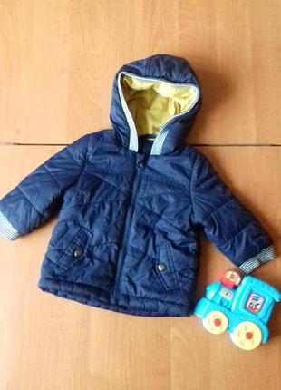 Нейлоновая демисезонная куртка для малыша 6-9 месяцев.