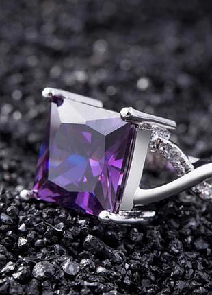 Кольцо с сиреневым ципконом