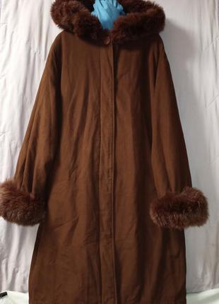 Чудовий плащ з капюшоном і натуральним хутром,56-58разм.