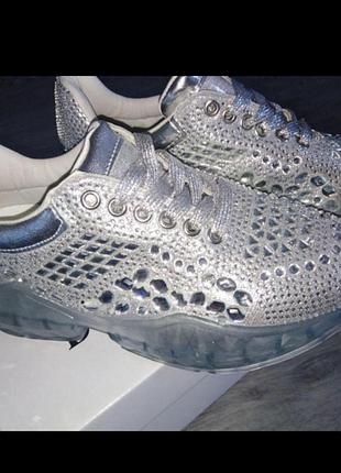 Дуже гарні кросівки