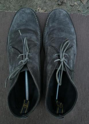 Чоловічі сірі замшеві черевики чукки dunhill4 фото