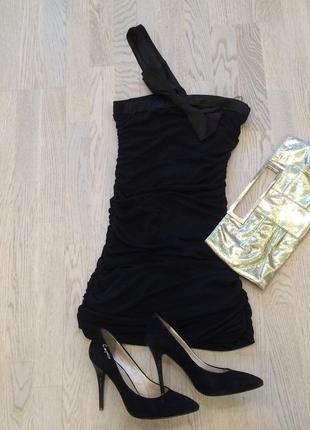 Ошатнішою плаття на одне плече