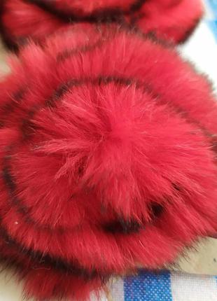 Хутряний квітка червоний