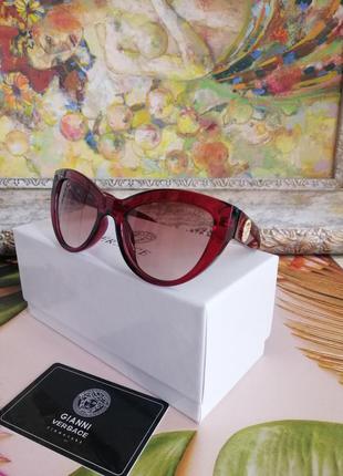 Эксклюзивные красные брендовые солнцезащитные женские очки лисички с фирменной коробкой