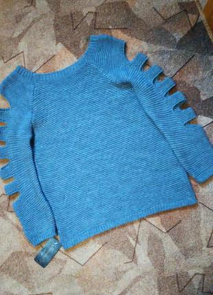 Трендовый свитер с разрезами на рукавах1 фото