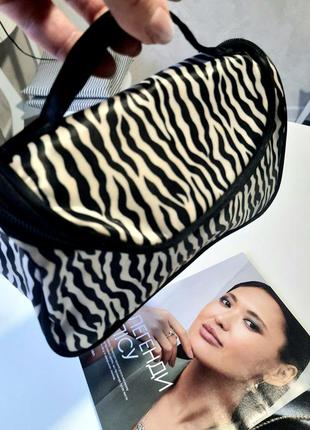 Стильная косметичка с животным принтом