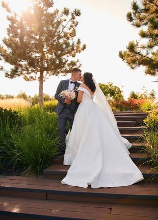 Весільна сукня