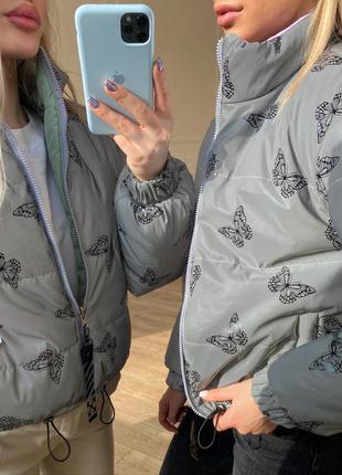 Рефлективна двостороння куртка - бомбер з модним принтом5 фото