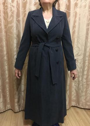 Ідеальний гарний плащ .