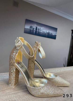 Туфли на высоком каблуке, золотые