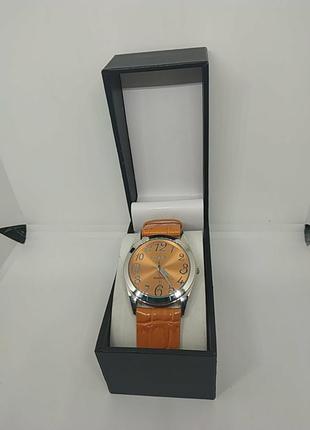 Стильные оранжевые женские кварцевые наручные часы gossip