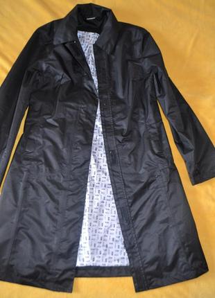 Стильний приталений плащ