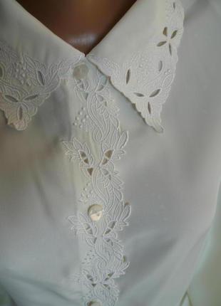 Блуза біла вишита