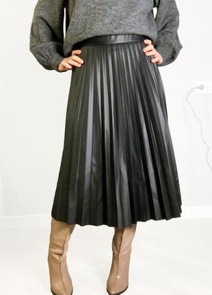 Миди-юбка плиссированная из эко-кожи2 фото