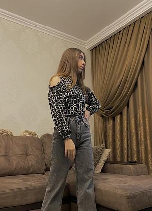 Блузочка з відкритими плечима