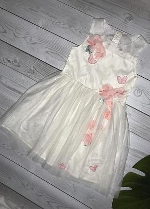 Гарна сукня з спідницею фатиновой