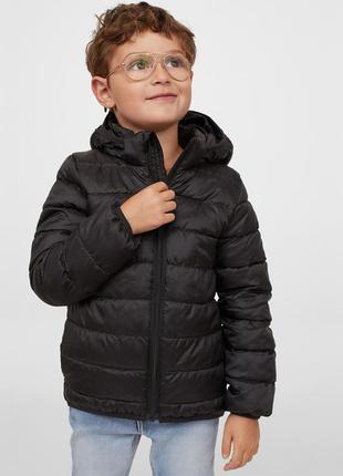 Легкая демисезонная куртка h&m для мальчика black1 фото