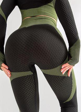 Размер m (46) эксклюзивный черный с зеленым женский комплект для занятий спортом, топ рашгард и лосины5 фото