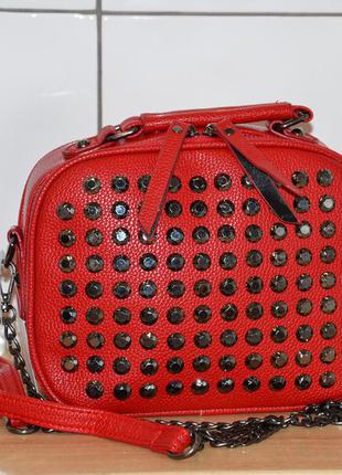 Червона жіноча сумка з камінням на плече з ланцюжком, новинка сезону1 фото