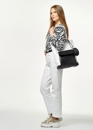 Двухцветная черно-белая женская сумка шоппер с матовой эко-кожи с большим карманом и двумя ручками + ключница4 фото
