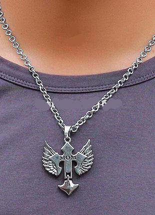 Стильный религиозный медальон кулон крест крестик на цепи цепочке с крыльями и гравировкой "mom"