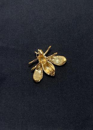 Брошь пчелка черно-белая золотистая3 фото