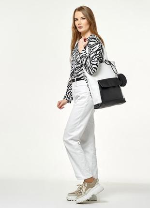 Жіноча сумка шоппер еко-шкіра з великою кишенею і двома ручками, двоколірна: чорна - біла + ключниця4 фото