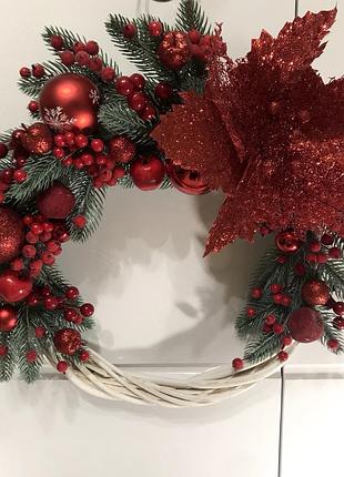 Красивий різдвяний вінок ,новорічний декор ,композиція