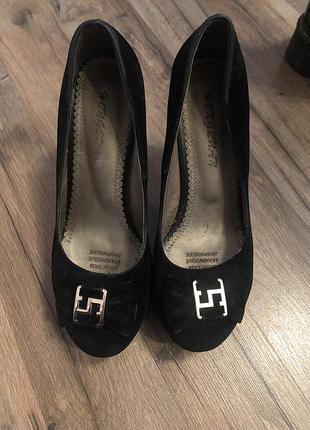 Замшеві туфлі