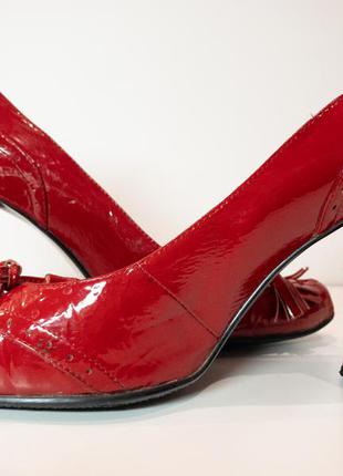 Красные лаковые туфли braska