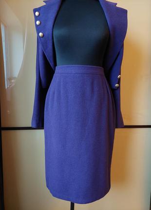 Костюм с юбкой темно-фиолетовый тёплый   укороченный пиджак юбка миди высокая талия8 фото