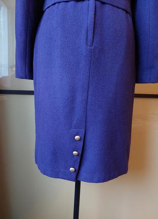 Костюм с юбкой темно-фиолетовый тёплый   укороченный пиджак юбка миди высокая талия5 фото