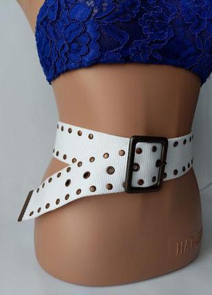 Женский белый ремень с заклёпками,текстиль.c&a   обхват 72 - 83 см.