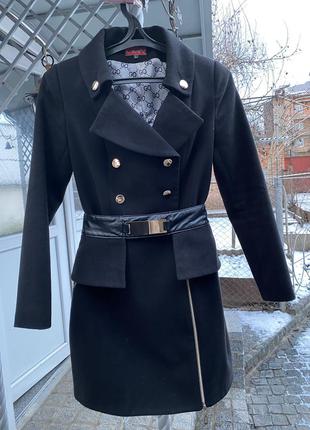 Пальто з ременем баскою1 фото