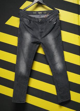 Стрейчевые зауженные джинсы