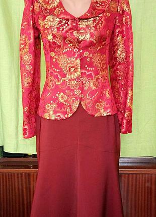 Жіночий костюм