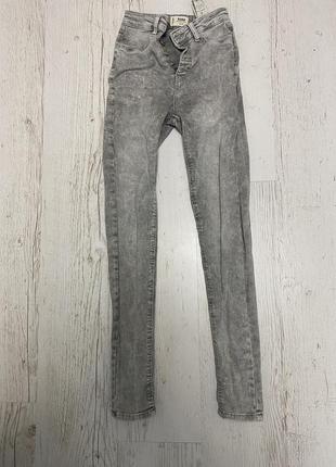 Джинсы