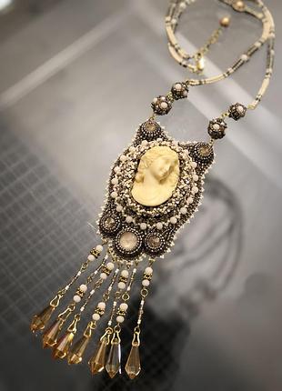 Кулон з камеєю