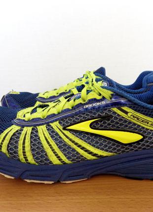 brooks racer st