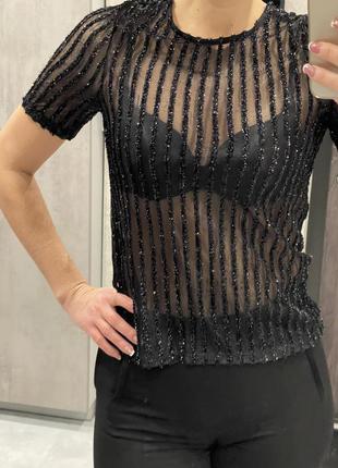 Красивая футболка с блестками