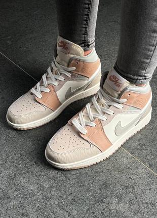 Женские кожаные демисезонные кроссовки  бежевые  nike air jordan 1 high🆕 джордан