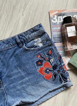 Джинсовые шорты с вышивкой denim co