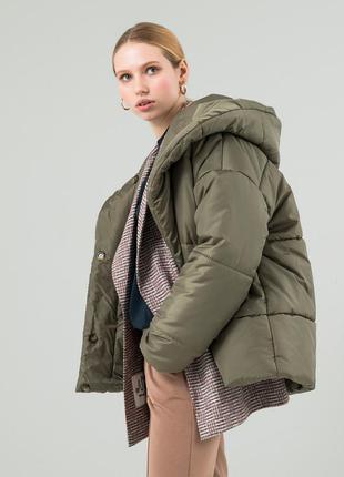 Жіночий зелений пуховик cape