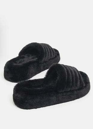 Шлёпки bershka