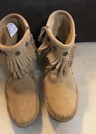 Стильні нові черевики чоботи minnetonka розмір 9