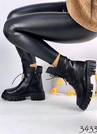 Чобітки, натуральна шкіра.