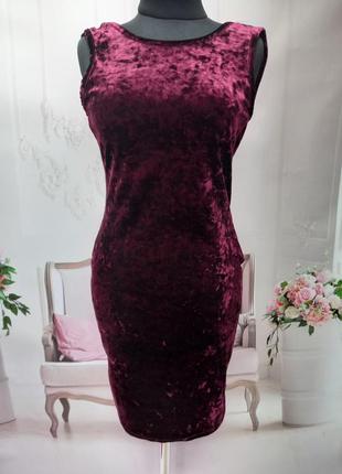 Оксамитове плаття по фігурі