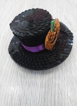 Аксессуар заколка на волосы карнавальная шляпа с пайетками3 фото